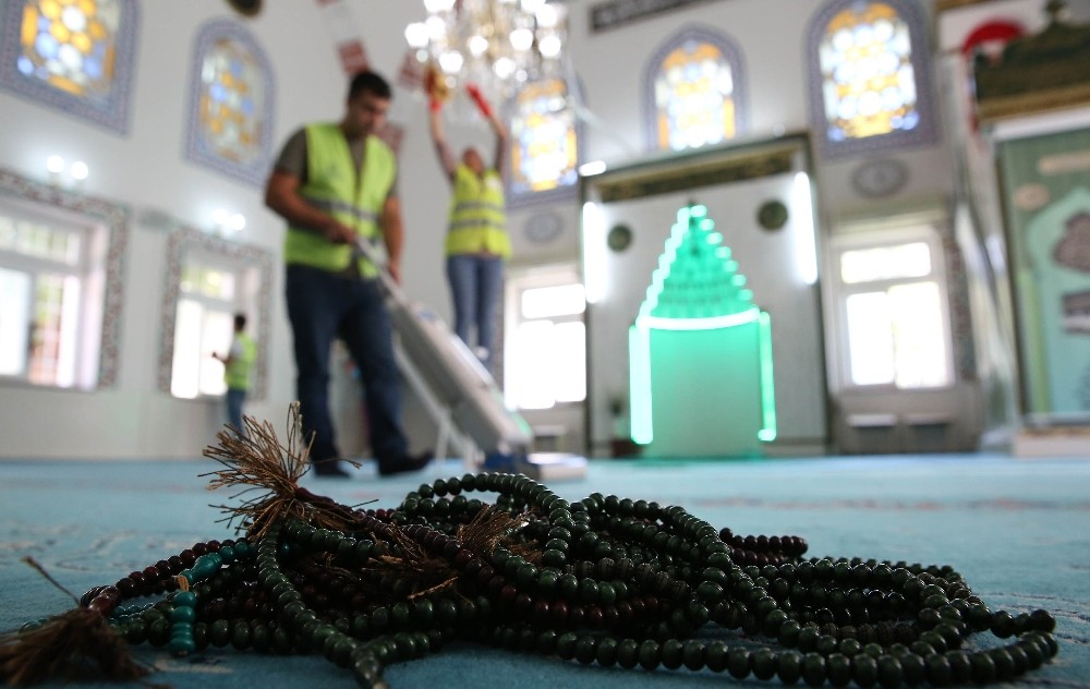 Buca’da camilere Ramazan temizliği