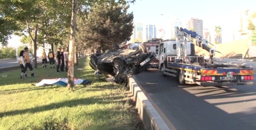 Hurdaya dönen otomobilde sıkışan sürücü hayatını kaybetti