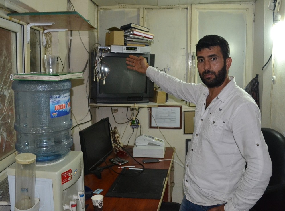 Uyanık hırsız kayıt cihazını çaldı ama başka bir güvenlik kamerasına yakalandı