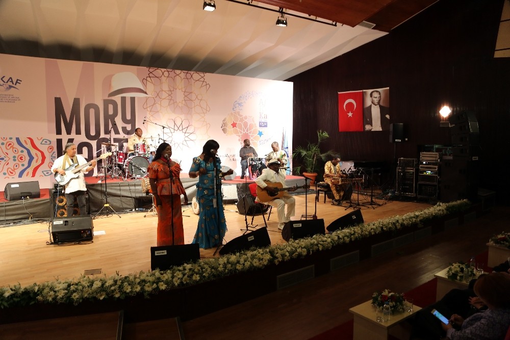 Gazi Üniversitesinde Mory Kante rüzgarı esti