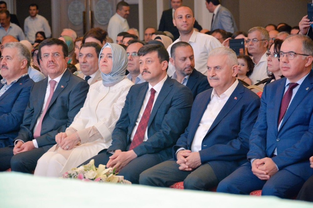 Başbakan Binali Yıldırım partililerle bayramlaştı