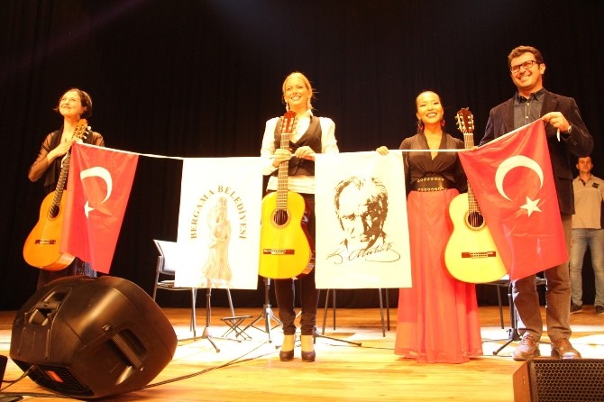 Dünyaca ünlü gitaristler Türkiye’ye hayran kaldı
