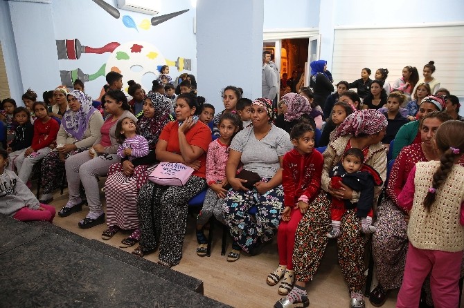 Roman kadınlara iletişim paneli