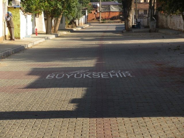Kırsal mahallelerin yolları yenileniyor