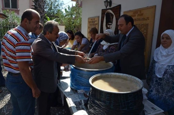 Köyceğiz’de tasavvuf müziği eşliğinde aşure ikramı
