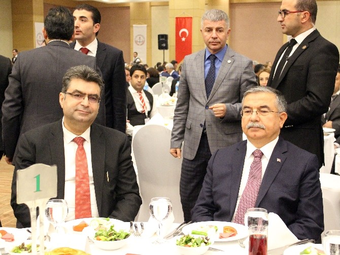 Milli Eğitim Bakanı Yılmaz öğretmenlerle bir araya geldi
