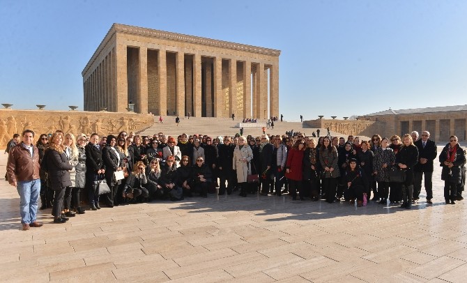 Hanım Lokalleri öğretmenleri Anıtkabir’de