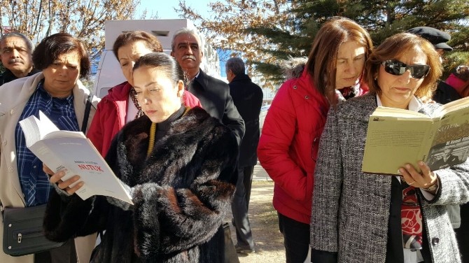 CHP Gölbaşı İlçe Başkanlığı Nutuk okuyarak Öğretmenler Günü’nü kutladı