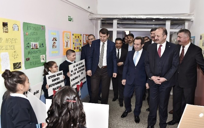 Mamaklı öğrenciler Z Kütüphane’yi çok sevecek