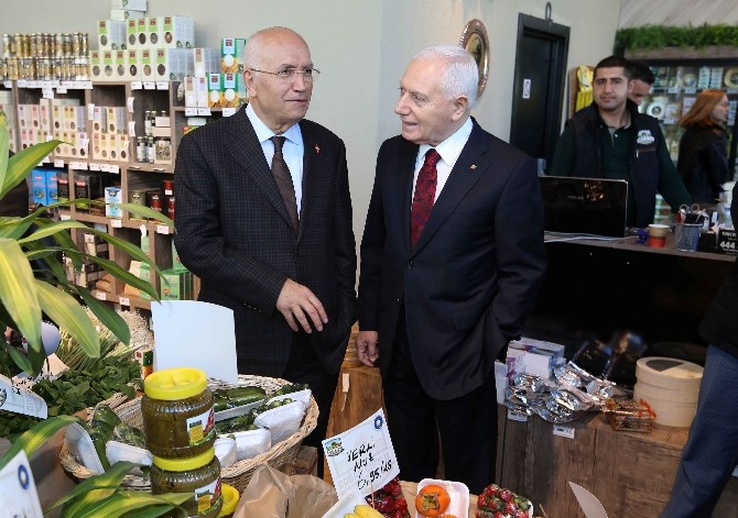 Başkan Yaşar, Doğal Çiftlik Ürünleri Merkezi’nin açılışına katıldı