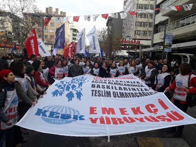 KESK, OHAL kapsamında açığa alınan kamu çalışanları için eylem yaptı
