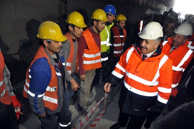 Ulaştırma, Denizcilik ve Haberleşme Bakanı Arslan, Sabuncubeli Tüneli’ni inceledi