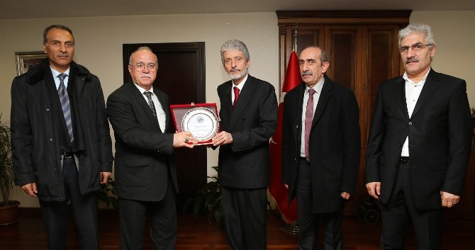 Başkan Tuna’ya teşekkür plaketi
