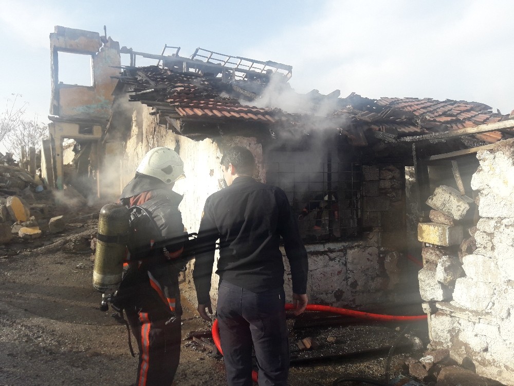 Zihinsel engelli kadın yangında hayatını kaybetti