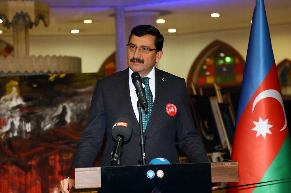 Sanatçılar eserlerini Hocalı şehitleri için kararttılar