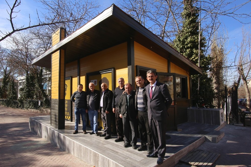 Çankayalı taksi esnafı duraklardan memnun
