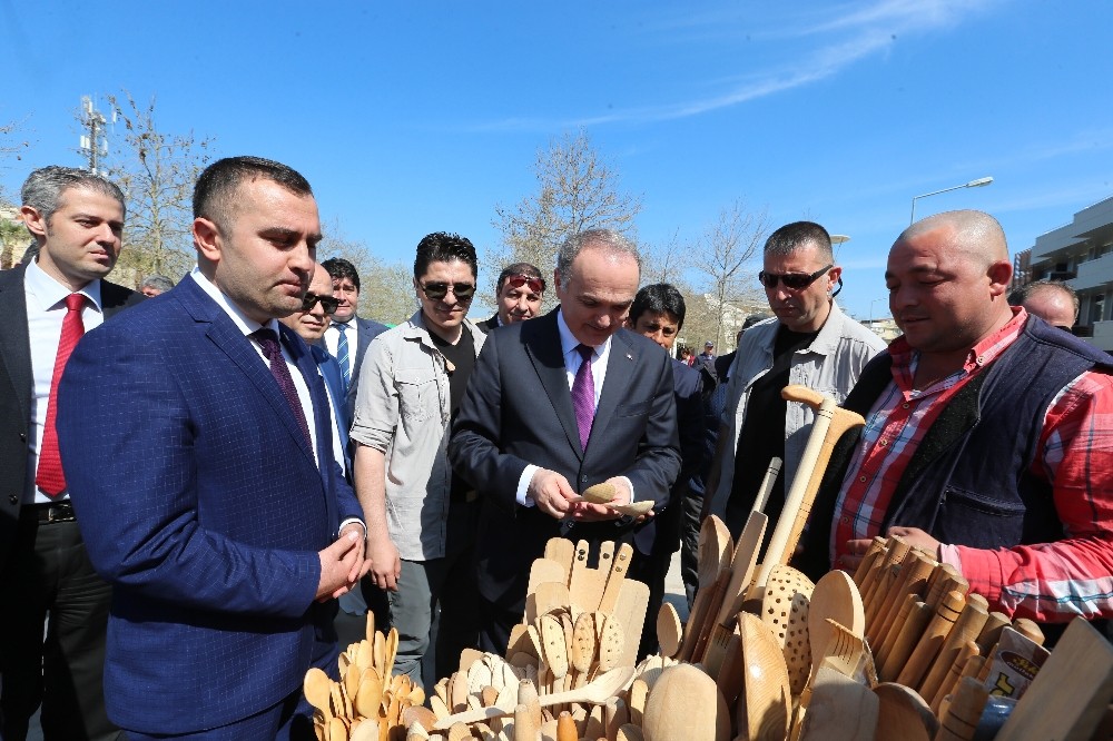 Bakan Özlü Marble gezdi, esnafla buluştu