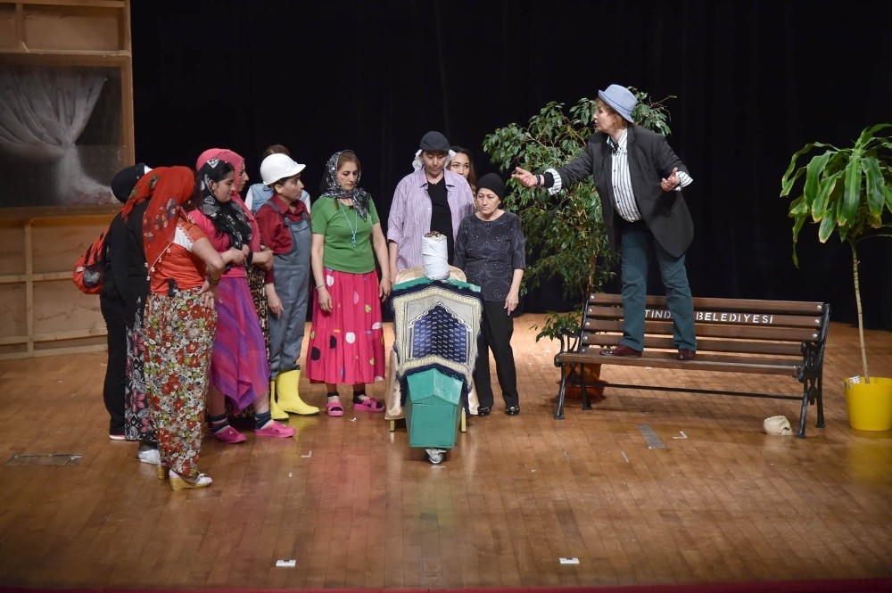 Altındağlı kadınlar sahnenin tozunu attırdı