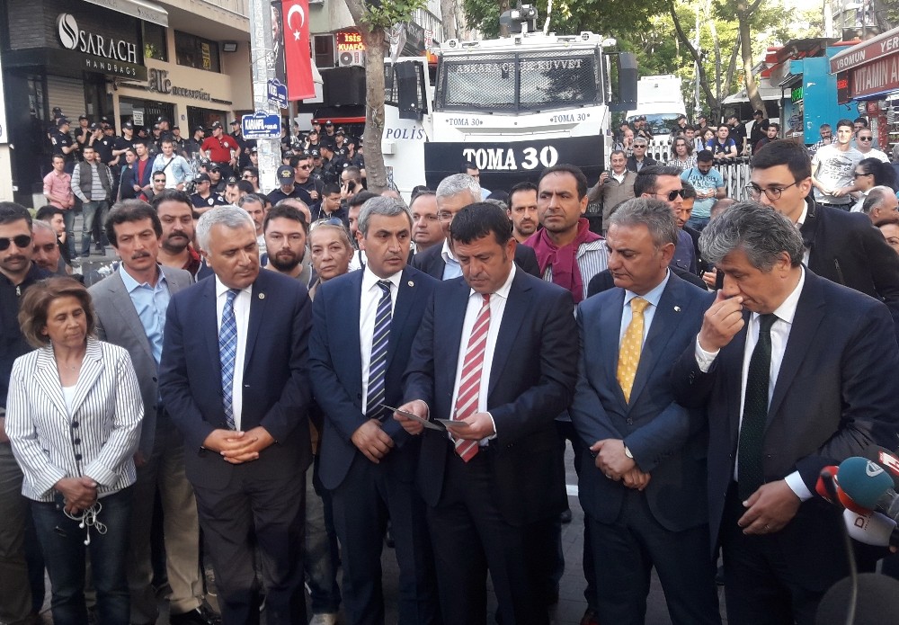 CHP’li vekiller Güvenpark’ta volta atma eylemi yaptı