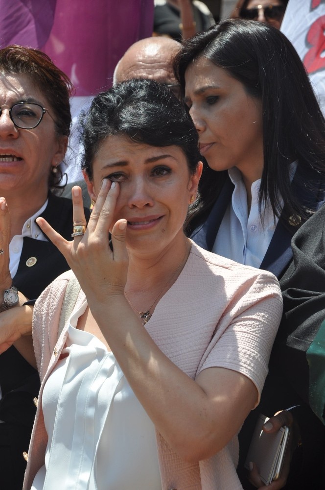 Okul müdürünün cinsel istismar davasında Saadet öğretmen ve izleyiciler ağladı