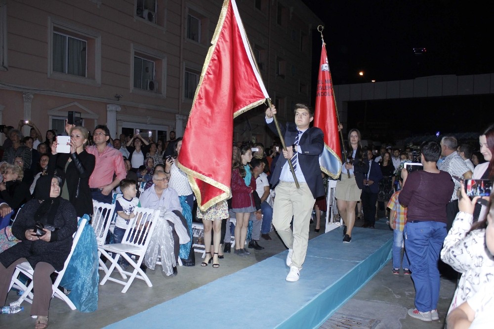BASEK mezunları altın bileziklerini taktı