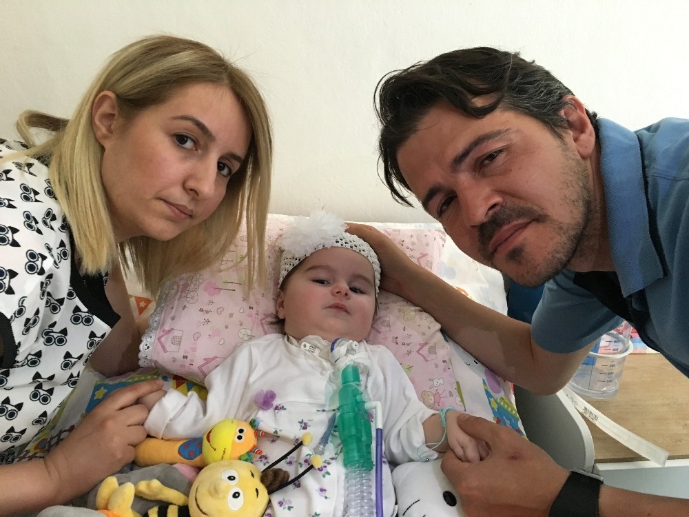 SMA hastası Duru bebeğin yaşaması için ilaca ihtiyacı var