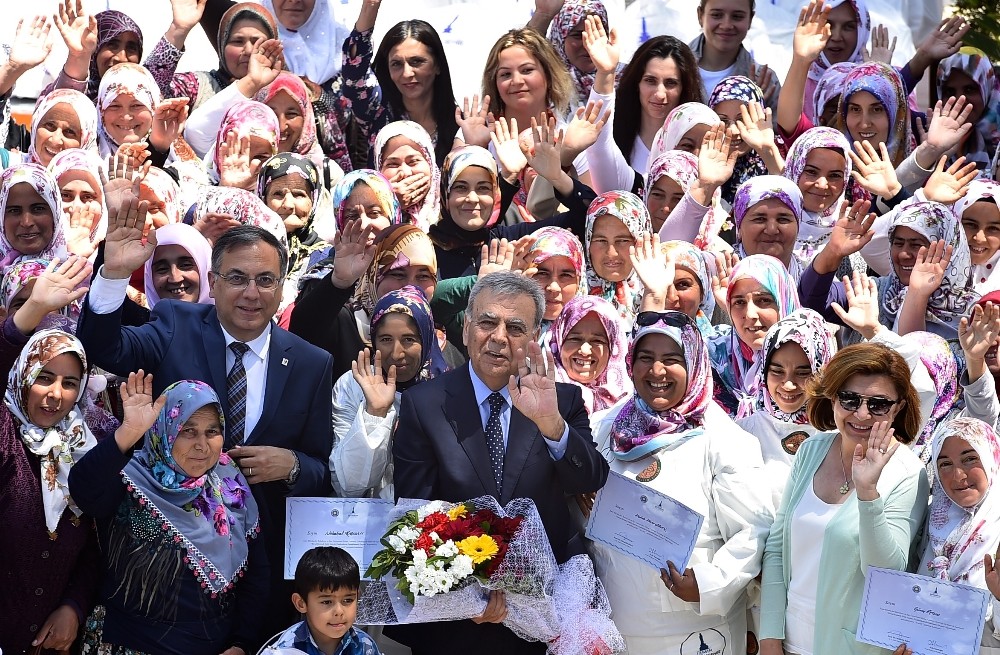 Bayındırlı kadınlara Büyükşehir’den arıcılık desteği