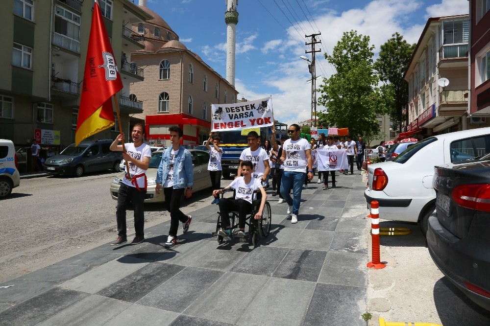 Engelli hakları için yürüdüler