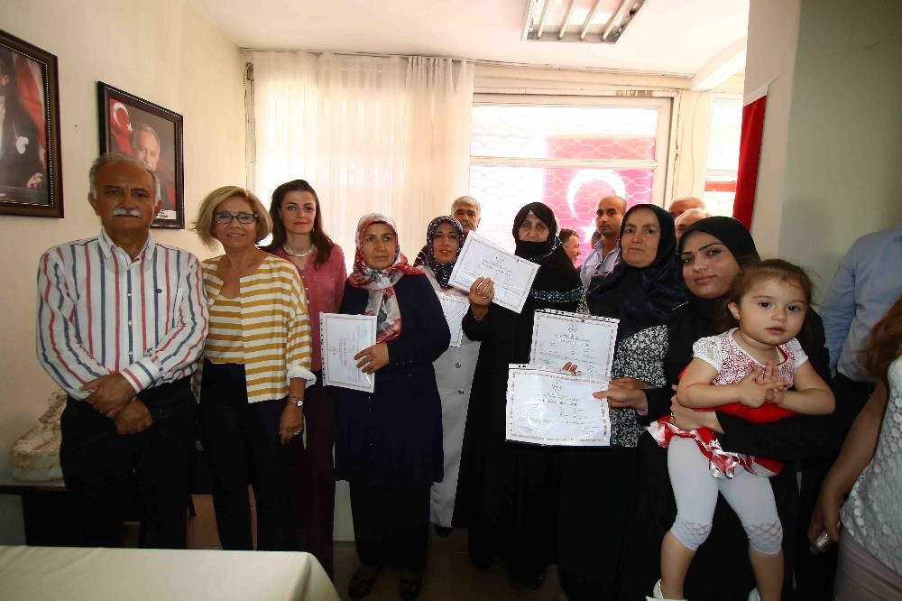 Okuma yazma bilmeyen erkeklere eğitim
