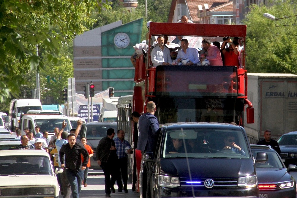 Başkan Gökçek, Başkentlilere oyuncak dağıttı