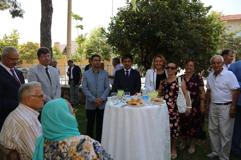 Urla’da bayramlaşma töreni