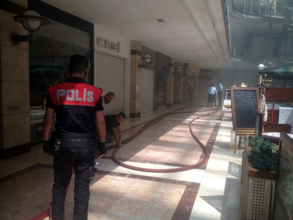 Başkent’te AVM’de yangın paniği