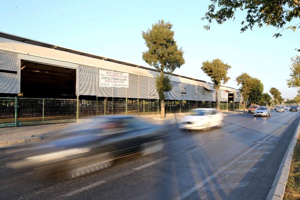Bostanlı Pazar Yeri ücretsiz otopark oldu