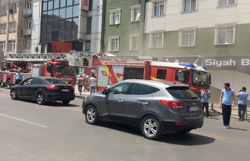 Başkent’te pavyonda yangın