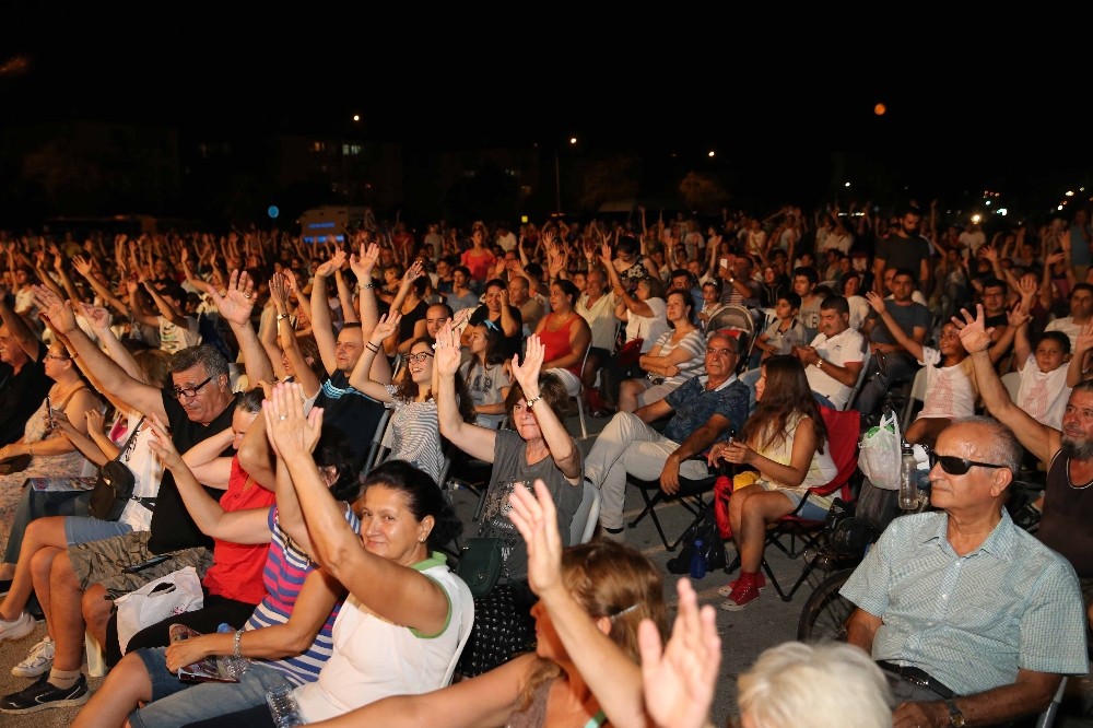 KARŞIYAKA'NIN PARKLARINDA KONSER VAR