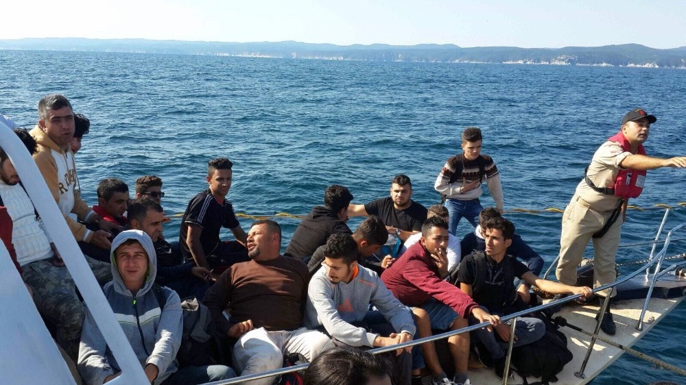 450 göçmen ve 4 göçmen kaçakçısı yakalandı