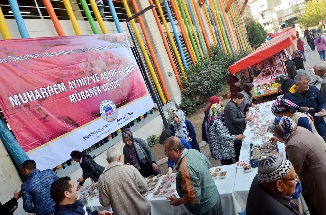 Kemalpaşa Belediyesi’nden aşure ikramı
