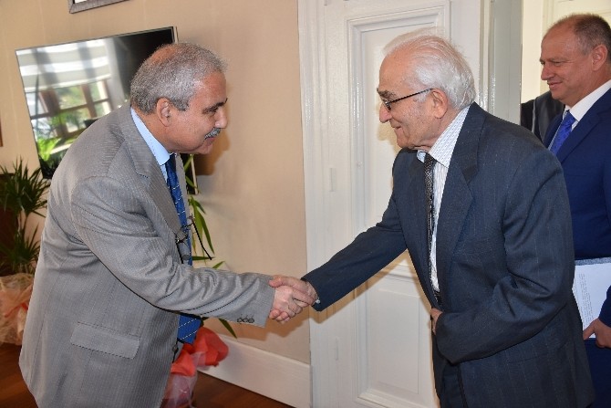 Hayırsever Dr. Ömer Faruk Meriç’ten eğitime bir katkı daha
