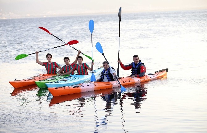 Karşıyaka’da ’Su Sporları Merkezi’ açıldı