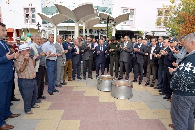 Gördes’te 7 bin kişiye aşure hayrı
