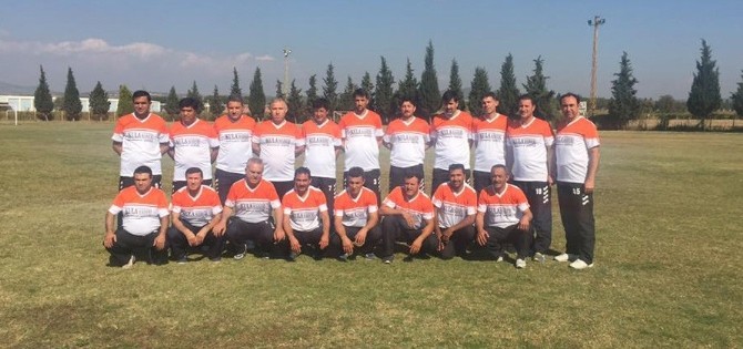 Kula Masterler futbol takımı hazırlık maçlarına devam ediyor