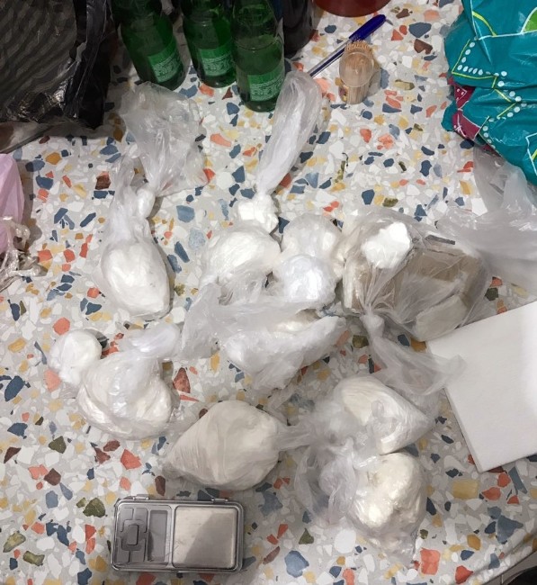 İzmir’de 1 kilo kokain ele geçirildi
