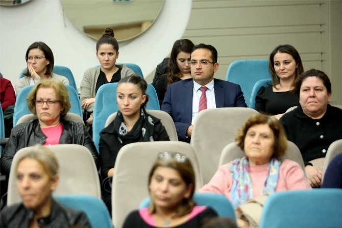 Kadına yönelik şiddetle mücadele Bornova’da tartışıldı