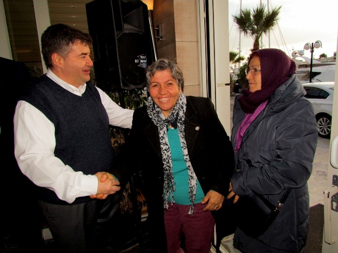 Çeşmeli CHP’liler kahvaltıda buluştu
