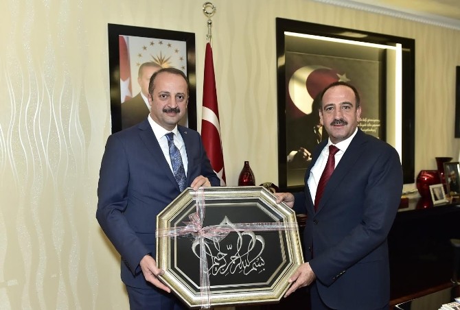 Mamak Belediye Başkanı Akgül, Gölbaşı Belediye Başkanı Duruay’ı ağırladı
