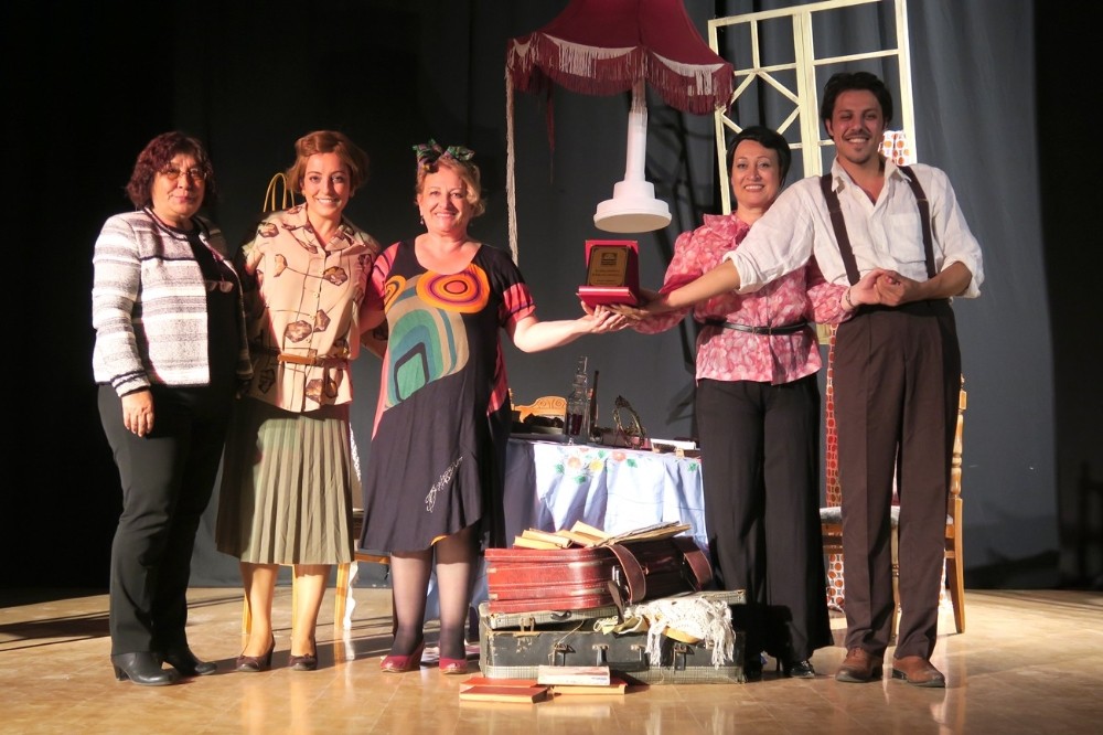 Foçalı sanatseverler tiyatroya doydu
