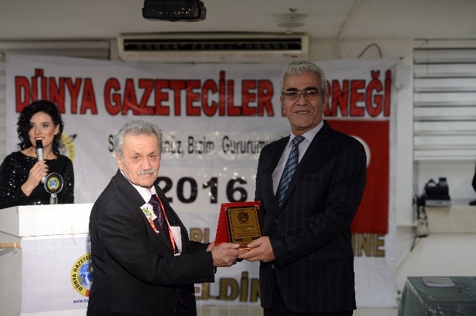Dünya Gazeteciler Derneği Gökçek’i “Yılın En İyi Büyükşehir Belediye Başkanı” seçti