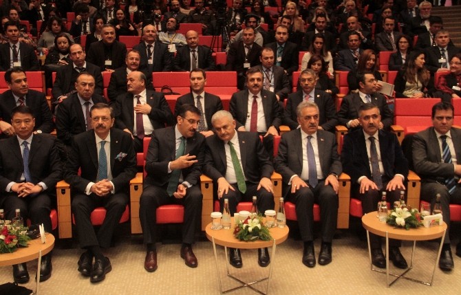 BAŞBAKAN'DAN MÜLTECİ ELEŞTİRİSİ