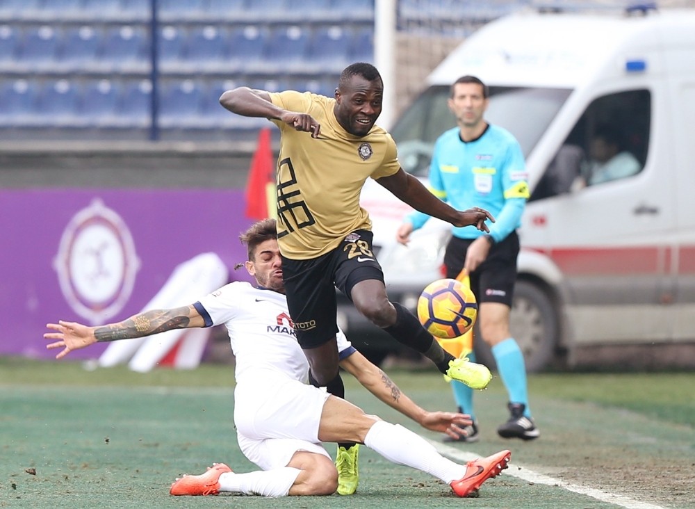 Spor Toto Süper Lig: Osmanlıspor: 0 - Medipol Başakşehir: 1 (İlk yarı)