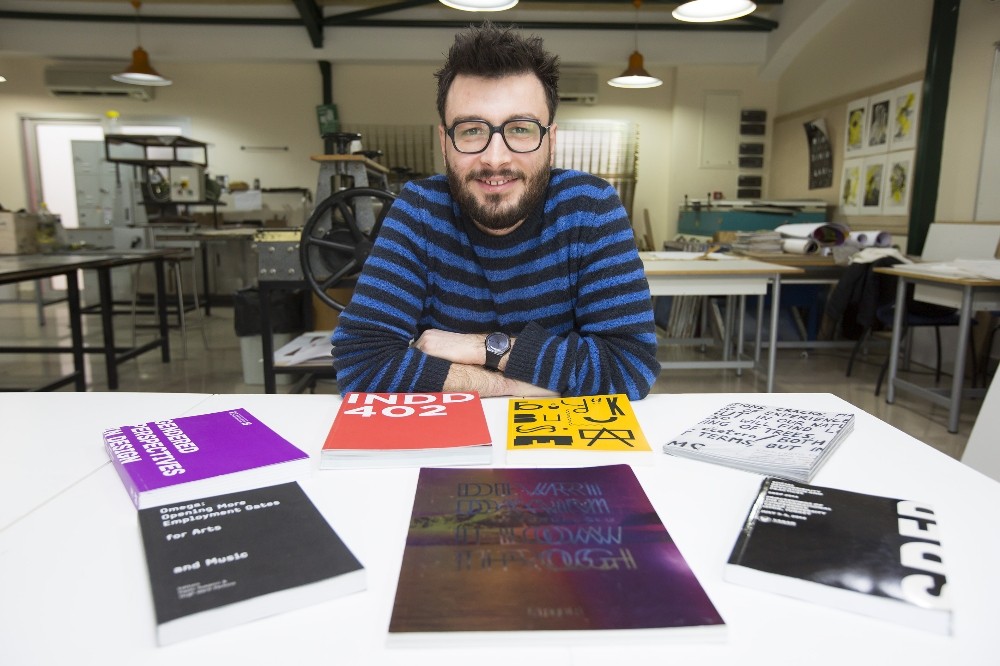 Kitap tasarımıyla ödül aldı